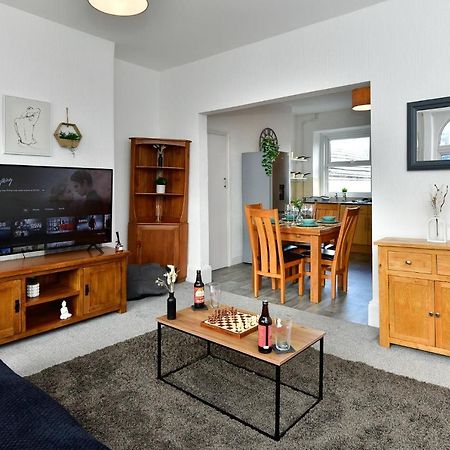 Spacious 2 Bedroom Apartment In The Heart Mumbles Екстер'єр фото