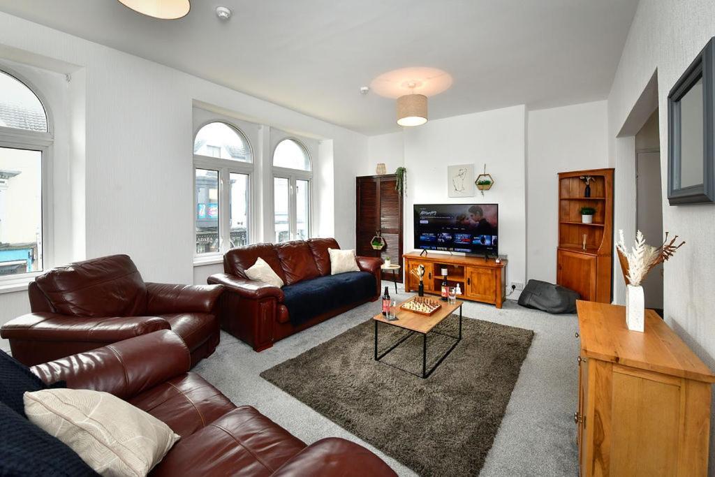 Spacious 2 Bedroom Apartment In The Heart Mumbles Екстер'єр фото