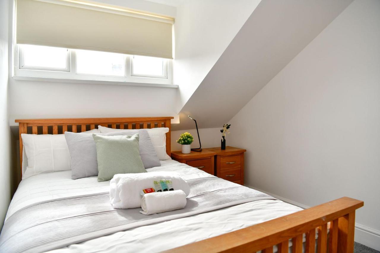 Spacious 2 Bedroom Apartment In The Heart Mumbles Екстер'єр фото