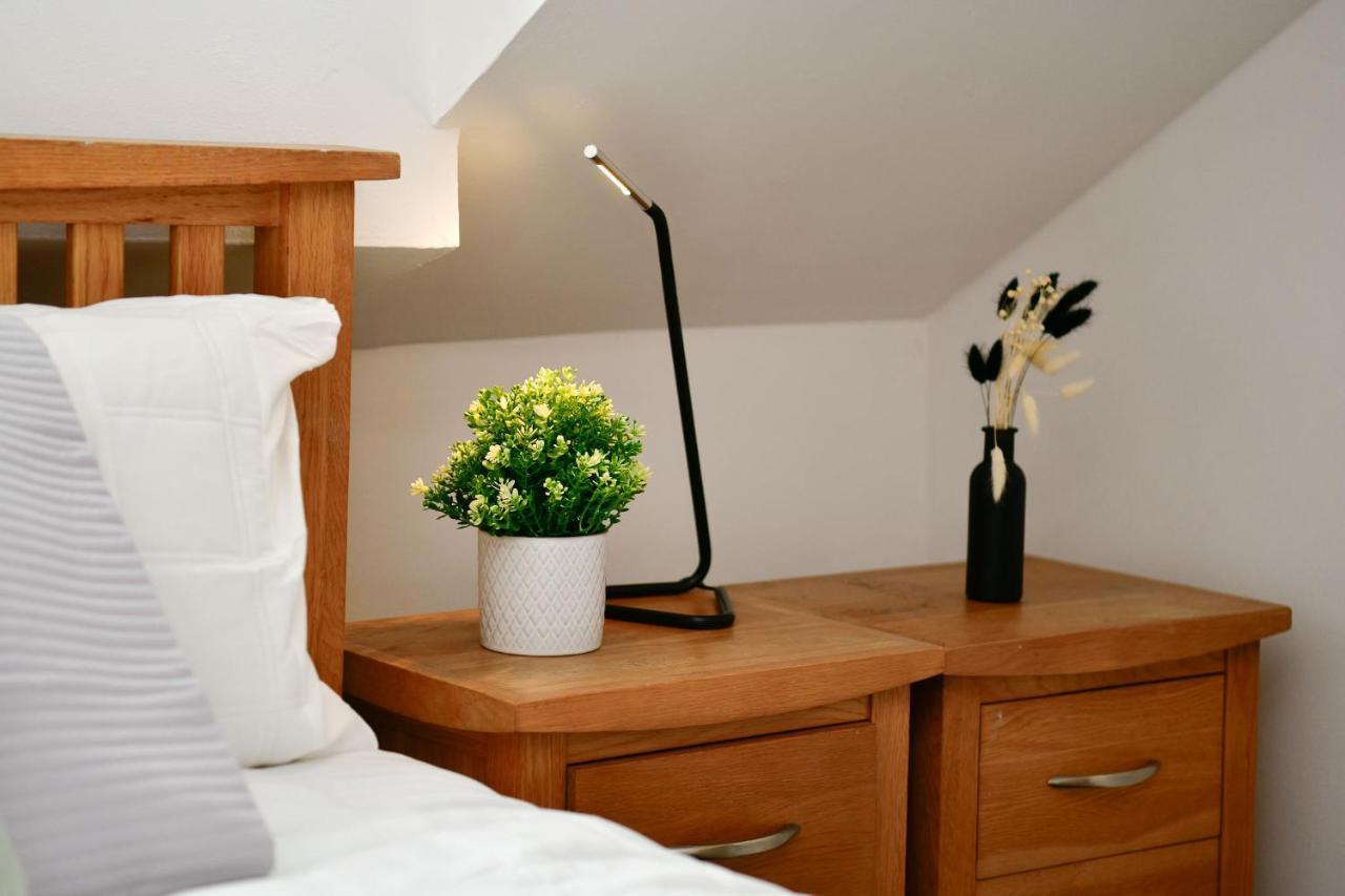 Spacious 2 Bedroom Apartment In The Heart Mumbles Екстер'єр фото