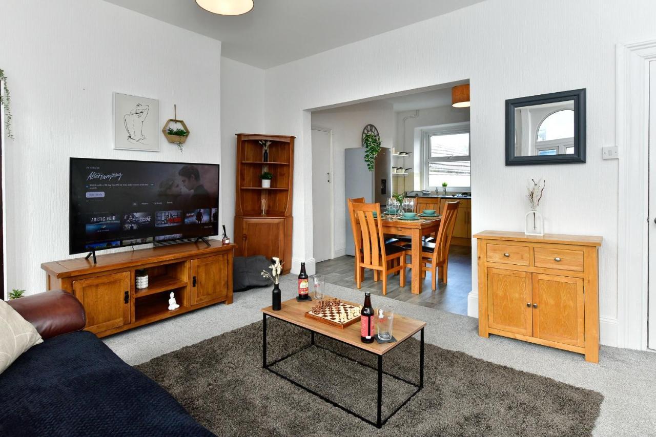Spacious 2 Bedroom Apartment In The Heart Mumbles Екстер'єр фото